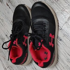 UNDER ARMOUR youth size 5 black and pink red tie up sneakers Shoes